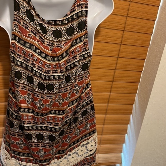 Boho tank with crochet detail​​​​​​​​​​​​​​​​​​​ - Picture 3 of 3